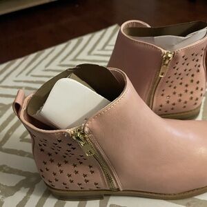 Pink and glitter star size 5 booties brand new